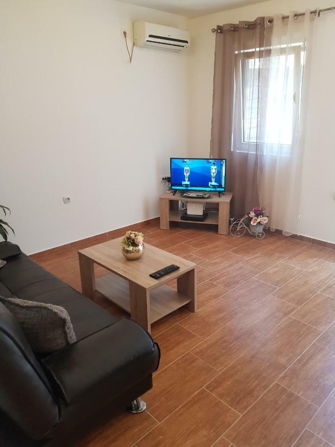 Apartment Aleksandar Kotor Bagian luar foto