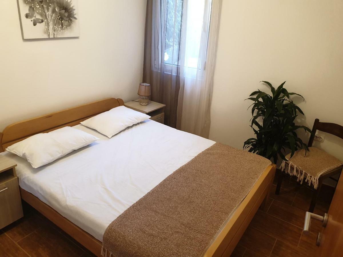 Apartment Aleksandar Kotor Bagian luar foto